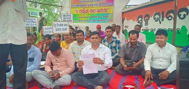 ଉପଖଣ୍ଡ ଚିକିତ୍ସାଳୟରେ ବିଶେଷଜ୍ଞ ଡାକ୍ତର ପୁରଣ ଦାବୀରେ ପଞ୍ଚାୟତ ଜନପ୍ରତିନିଧି ପରିଷଦ ପକ୍ଷରୁ ୬ଘଣ୍ଟିଆ ଗଣ ଧାରଣା