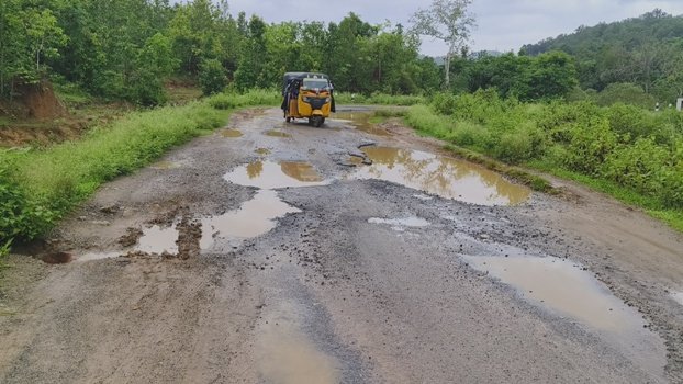 ମରଣଯନ୍ତା ପାଲଟିଛି ମୋହନା - ଅନ୍ତରବା ପୂର୍ତ୍ତ ବିଭାଗ ରାସ୍ତା