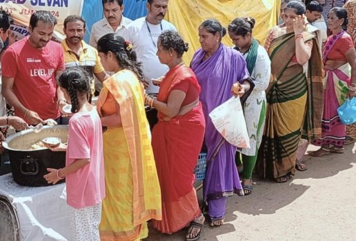 ଫୋଟ ଗ୍ରାଫର ସଂଘ ତରଫରୁ ପ୍ରସାଦ ବଣ୍ଟନ