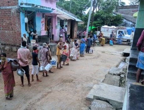 ଠିକାଦାର ଓ ଯନ୍ତ୍ରୀଙ୍କ ମଧୁଚନ୍ଦ୍ରିକା ଯୋଗୁ ଲକ୍ଷ ଲକ୍ଷ ଟଙ୍କା ହରିଲୁଟ ହେବା ଯୋଗୁଁ ମରଣଯନ୍ତା ପାଲଟିଛି
