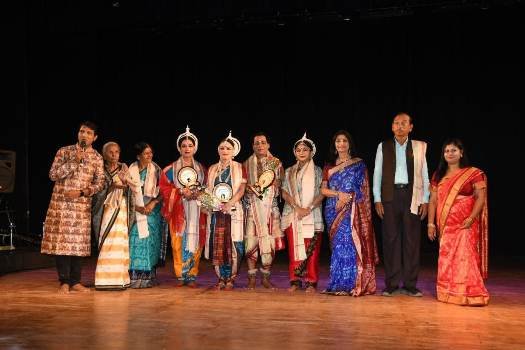 ପଦ୍ମଶ୍ରୀ ଗୀତା ମହାଳିକ ଡଃ ସ୍ନେହପ୍ରଭା ସାମନ୍ତରାୟଙ୍କୁ ଗୁରୁନମନ ଜୀବନବ୍ୟାପି ସମ୍ମାନ