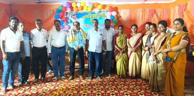 ହାଟଡିହି ହାଇସ୍କୁଲର ପ୍ରଧାନ ଶିକ୍ଷକଙ୍କୁ ଅବସରକାଳୀନ ବିଦାୟ ସମ୍ବର୍ଦ୍ଧନା