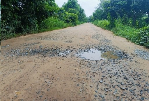 ମାହାରାକୂଳ - ବସପୁର କେନାଲବନ୍ଧ ସିମେଣ୍ଟ ଙ୍କକ୍ରୀଟ ରାସ୍ତା ଖାଲଖମାରେ ଭର୍ତ୍ତି
