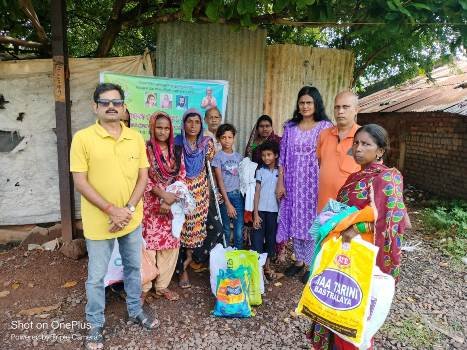 ମହିମା ସେବା ଫାଉଣ୍ଡେସନ ପକ୍ଷରୁ ବସ୍ତ୍ର ଦାନ