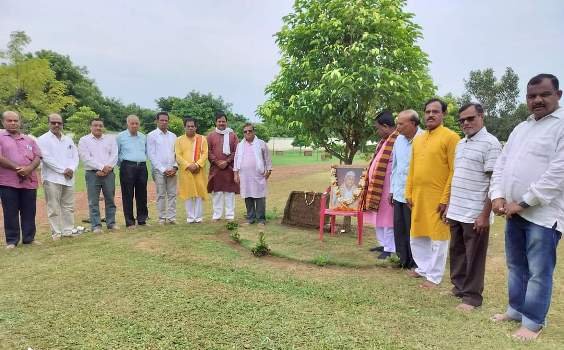 ଗାନ୍ଧୀମଣିଷ ଦୋଳଗୋବିନ୍ଦଙ୍କ ଷଷ୍ଠତମ ଶ୍ରାଦ୍ଧ ଉତ୍ସବରେ ସ୍ମୃତିବନରେ ବୃକ୍ଷପୂଜା
