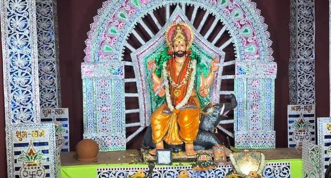 ଛତ୍ରପୁର ସହର ସମେତ ଆଖପାଖ ଅଂଚଳରେ ପୂଜା ପାଇଲେ ଦେବ ଶିଳ୍ପୀ ବିଶ୍ୱକର୍ମା