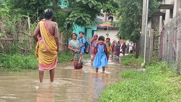 ବର୍ଷା ଜଳରେ ଉବୁଡୁବୁ ଖଇରିମରା ଗାଁ ରାସ୍ତା