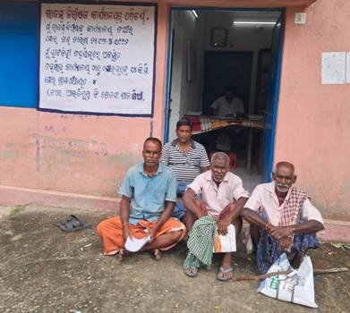 କାର୍ଯ୍ୟାଳୟକୁ ଆସୁନାହାନ୍ତି ରାଜସ୍ଵ ନିରିକ୍ଷକ , ନିରାଶରେ ଫେରୁଛନ୍ତି ଲୋକେ