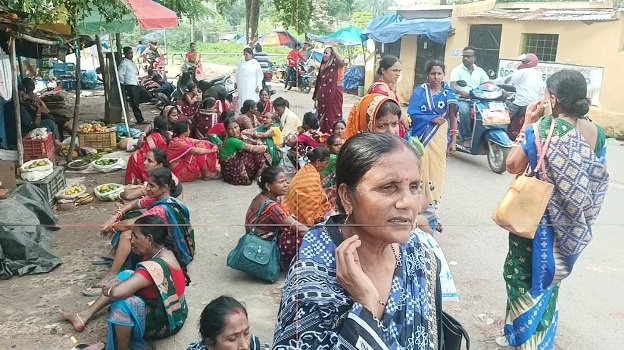 ସୁଭଦ୍ରା ଯୋଜନା ସିଧା ପ୍ରସାରଣ ଆସିଥିବା ମହିଳା ହଟହଟା