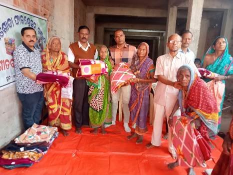 ଯଶୋଦା ଫାଉଣ୍ଡେସନ ପକ୍ଷରୁ ଅସହାୟ ମହିଳା ଙ୍କୁ ଶୀତବସ୍ତ୍ର ବଣ୍ଟନ