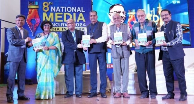 ପ୍ରଫେସର ଫକୀର ମୋହନ ନାହାକଙ୍କ ସମ୍ପାଦିତ ପୁସ୍ତକ ମାଷ୍ଟରିଂ ପବ୍ଲିକ୍ ରିଲେସନସ୍ ଉନ୍ମୋଚିତ