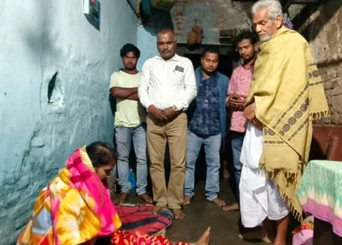 ମୃତ୍ୟୁ ସହ ସଂଘର୍ଷ କରୁଛି ସ୍ତ୍ରୀ, ମେଡ଼ିକାଲରେ ବନ୍ଧା ପଡିଛନ୍ତି ସ୍ୱାମୀ