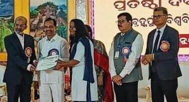 ପାରଳା ଗଜପତି କଲେଜର ଛାତ୍ରୀ ସ୍ନେହା ବ୍ରହ୍ମପୁର ବିଶ୍ୱବିଦ୍ୟାଳୟର ୫୯ତମ ପ୍ରତିଷ୍ଠା ଦିବସରେ ସମ୍ମାନୀତ