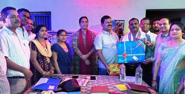 ପ୍ରାକ୍ତନ ଏବିଇଓ ଭାଗିରଥୀ ପାତ୍ରଙ୍କୁ ବିଦାୟକାଳୀନ ସମ୍ବର୍ଦ୍ଧନା