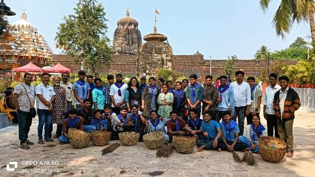 ଶ୍ରୀ ଲିଙ୍ଗରାଜ ମନ୍ଦିରରେ ଶ୍ରମଦାନ ଶିବିର