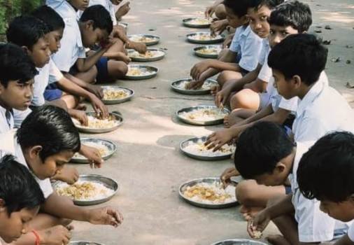 ୪ ମାସ ହେଲା ମିଳିନି ମଧ୍ୟାହ୍ନ ଭୋଜନ