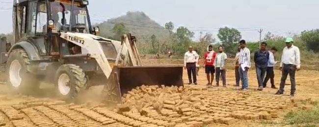 ଆକ୍ସନ ମୁଡରେ ତହସିଲଦାର, ୪ ଇଟାଭାଟିରୁ ୯ ଲକ୍ଷ ଟଙ୍କା ଜରିମାନା