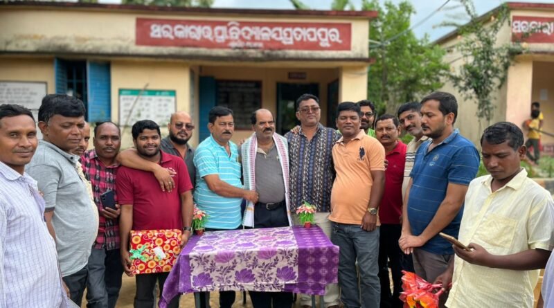 ଶିକ୍ଷକଙ୍କୁ ବିଦାୟ କାଳୀନ ସମ୍ବର୍ଦ୍ଧନା