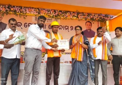 ଏକ୍ ପେଡ୍ ମା କେ ନାମ୍ କାର୍ଯ୍ୟକ୍ରମରେ ଯୋଗଦେଇ ବୃକ୍ଷ ରୋପଣ କଲେ ଉପ ମୂଖ୍ୟମନ୍ତ୍ରୀ ପ୍ରଭାତୀ ପରିଡ଼ା