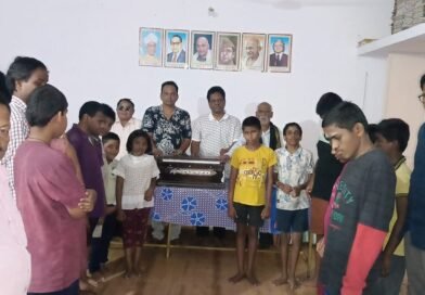 ପ୍ରଫେସର ଦେବେନ୍ଦ୍ର ଦାସଙ୍କ ଜନ୍ମଦିନରେ ଦୃଷ୍ଟିିବାଧିତ ବିଦ୍ୟାଳୟକୁ ହାରମୋନିୟମ ପ୍ରଦାନ