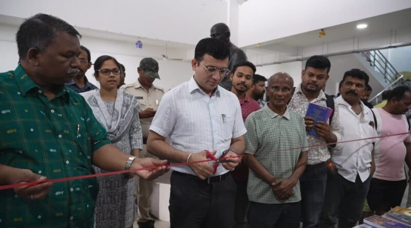 ’ଆସ ବହିଟିଏ କିଣିବା ଅଭିଯାନ’ ଅନୁଷ୍ଠିତ