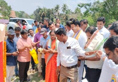 ଗ୍ରାମ୍ୟ ପାର୍କ ଭିତ୍ତି ପ୍ରସ୍ତର, ଗାନ୍ଧୀ ମୂର୍ତ୍ତି ଅନାବରଣ କଲେ ବାଚସ୍ପତି