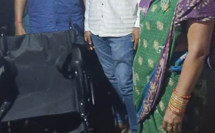 ପକ୍ଷଘାତ ରୋଗୀକୁ ଟ୍ରାଇ ସାଇକେଲ ପ୍ରଦାନ