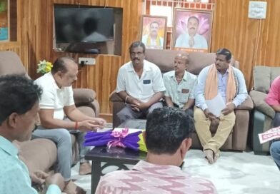 ସ୍ବାବଲମ୍ବୀ କାରିଗର ଏବଂ ପମ୍ପ୍ ଚାଳକ ସଂଘ ତରଫରୁ ବିଧାୟକଙ୍କୁ ସ୍ମାରକ ପତ୍ର