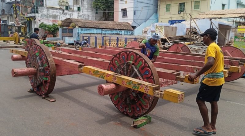 ପାରଳାରେ ଆଗେଇଲା ରଥ ନିର୍ମାଣ କାର୍ଯ୍ୟ