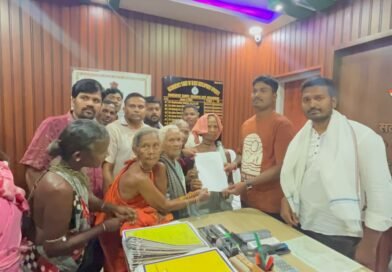 ବିଭିନ୍ନ ସମସ୍ୟା ନେଇ ଯୁବ ବିଜେଡି ପକ୍ଷରୁ ବିଡିଓଙ୍କୁ ଦାବିପତ୍ର