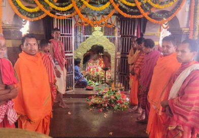 ରଜ ପର୍ବରେ ମା ସିଂହାସନୀ ଶକ୍ତି ପୀଠରେ ହଜାର ହଜାର ଶ୍ରଦ୍ଧାଳୁଙ୍କ ସମାଗମ