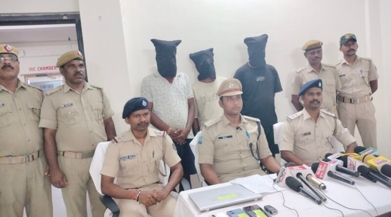 ୩ ଚୋରା ଗଂଜେଇ ବେପାରୀ ଗିରଫ