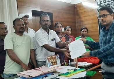 ଗାଁସାଥୀଙ୍କୁ ପଞ୍ଚାୟତ ପକ୍ଷରୁ ଏନଏମଏମଏସ ଆପ ପ୍ରଦାନ କରାନଯିବା : ପ୍ରତିବାଦରେ ଜିଲ୍ଲାପାଳଙ୍କୁ ଅଭିଯୋଗ