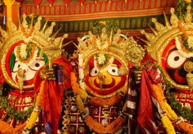 ଆଭୂଷଣ ପ୍ରିୟ ଆମ କଳାଦିଅଁ