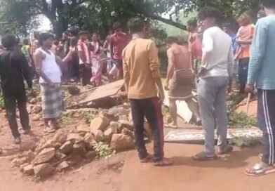 ବିଦ୍ୟାଳୟରେ ଅଘଟଣ: ସ୍କୁଲ ଫାଟକ ଭୁଶୁଡ଼ି ୪ଆହତ, ୨ ଗୁରୁତର