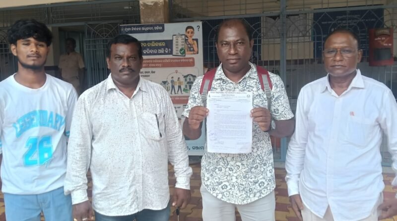 ସମୁଦ୍ର କୂଳ କ୍ଷୟ ରୋକିବା ଦାବିରେ ଜିଲ୍ଲାପାଳଙ୍କ ଉଦେଶ୍ୟ ରେ ଦାବିପତ୍ର