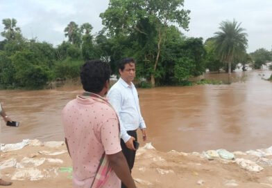 ଯାଜପୁରରେ ବୈତରଣୀ ନଦୀରେ ବିପଦ ସଙ୍କେତ ଟପିଲା ଜଳସ୍ତର:  ଘଟଣାସ୍ଥଳ ପରିଦର୍ଶନ କରି ସ୍ଥିତି ପରଖିଲେ ଜିଲ୍ଲାପାଳ