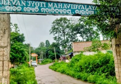 ରାସ୍ତାରେ ବିପଦପୂର୍ଣ୍ଣ ତୋରଣ ପାଲଟିଛି ଚିନ୍ତାର କାରଣ