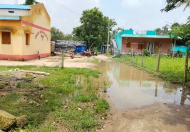 ରାସ୍ତାରେ ଜମି ରହୁଛି ପାଣି, ଯାତାୟାତରେ ଅସୁବିଧା ଭୋଗୁଛନ୍ତି ଲୋକେ