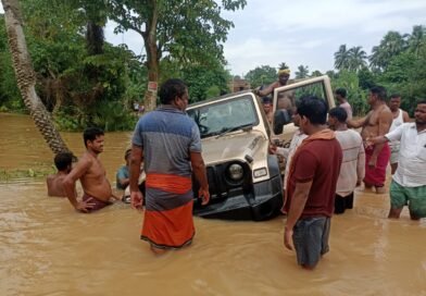 ବନ୍ୟା ପ୍ରଭାବିତଙ୍କୁ ସହଯୋଗର ହାତ ବଢାଇଲେ ସାମାଜିକ କର୍ମୀ