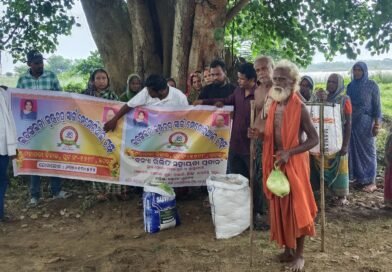 ଲବଙ୍ଗଲତା-କୃଷ୍ଣଚନ୍ଦ୍ର ସ୍ୱାଇଁ ମେମୋରିଆଲ ଟ୍ରଷ୍ଟ ପକ୍ଷରୁ ରିଲିଫ ପ୍ରଦାନ