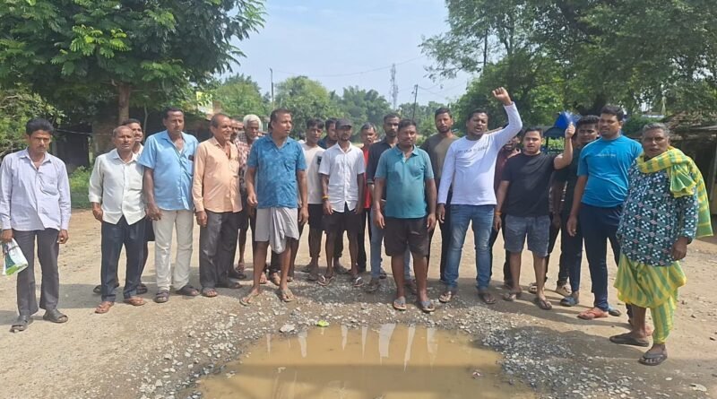 ହାଟଡିହି – ସମଣା ଓ ବରାଙ୍ଗ ନସିରିପୁର ରାସ୍ତା ଦୁରବସ୍ଥାକୁ ନେଇ ତାତିଲେ ଲୋକେ, ଆନ୍ଦୋଳନ ଚେତାବନୀ