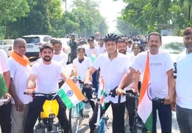 ସାଇକେଲରେ ସହର ବୁଲିଲେ ବିଧାୟକ ସିଦ୍ଧାନ୍ତ: ବାଣ୍ଟିଲେ ସ୍ବଚ୍ଛତାର ବାର୍ତ୍ତା