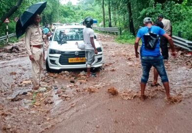 ତପ୍ତପାଣି ଘାଟି ରାସ୍ତାରେ ପାଣି ୩୨୬ ନଂ ଜାତୀୟ ରାଜପଥରେ ଗାଡ଼ି ଚଳାଚଳ ବନ୍ଦ